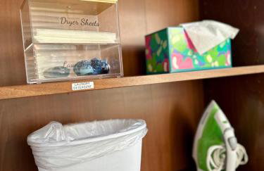 3-Bedroom, Prime Location, Private Backyard! - Foto 34