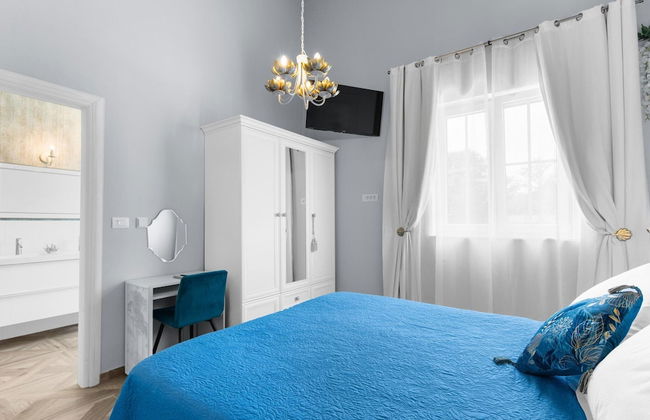 Modern Villa With Swimming Pool and Fenced Garden - Photo 5