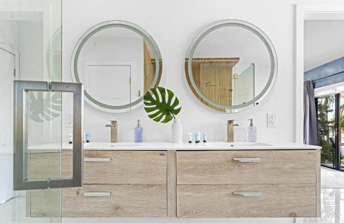 April Sale! 4 BR - Private Pool, Grill, Soaking Tub, Near Coral Gables & MIA Airport - Photo 14