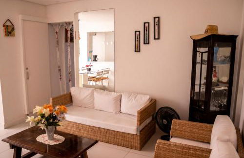 Apartamento com varanda Gourmet na praia da enseada - Foto 9