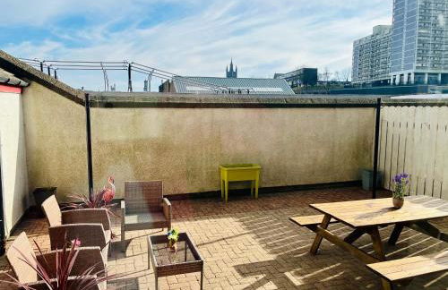 Central, Modern Apartment - Private Terrace - Dog Friendly - Photo 4
