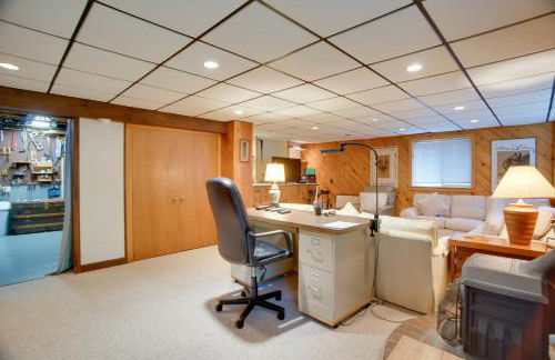 Deck and Grill, Walk to Beaches! Falmouth Retreat - Foto 35