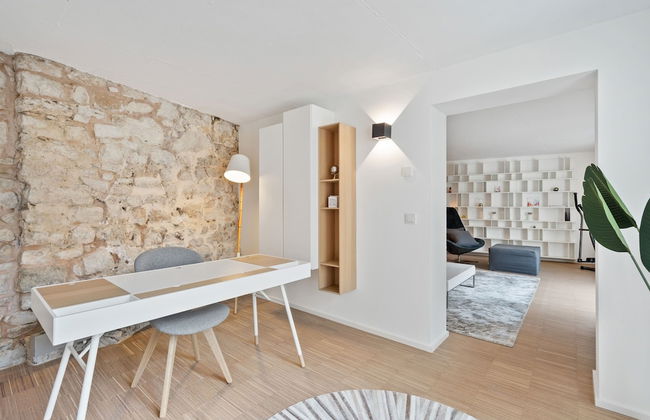 Modern Apt Old Town w Panoramic View ID4 - Photo 24