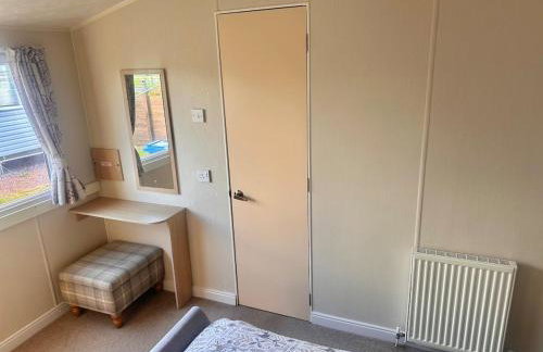 Two Bedroom Willerby Caravan Located in Uddingston, Glasgow at Maryville Caravan Site - Photo 10