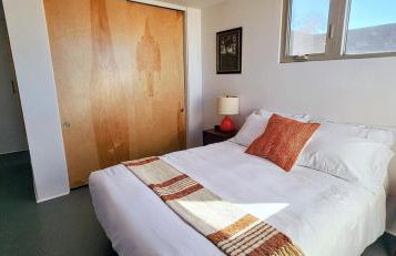 Chic Townhome Retreat nestled Downtown - Foto 13