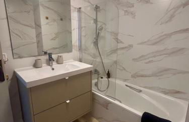 New ! beachfront apartment, swimming pool and sports facilities - Photo 17