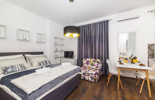 Charming Villa With Outdoor Pool, Bbq, and Sun Deck in Tranquil Kaštela Area - Foto 5