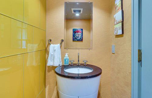 Walk to SoCo: Home w/ Decks & City Views in Austin - Foto 9