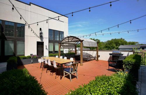 Upscale 12 South Penthouse with 2 Kings, Balcony 1 of 7 Themed Lofts at Cowrite, Find Coffee and Tacos Downstairs, Complimentary Spin Class, Walk to Shopping in 12 South, 10 Minutes to Broadway, Parking, 24 Hr Hospitality - Foto 5