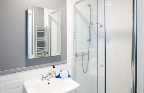 Stylish Retreat in Central Lyme Regis Sleeps 2 plus one - Photo 14