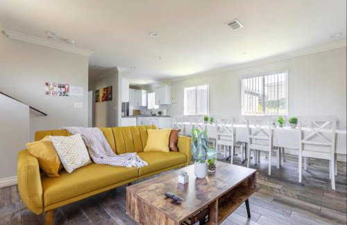 Cheerful 5BR house with parking near USC - Photo 2