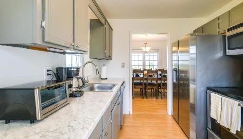 Relax Fireside! Home Less Than 1 Mi to Tryon International - Foto 3