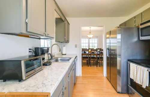 Relax Fireside! Home Less Than 1 Mi to Tryon International - Foto 3