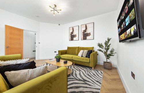 Ground Floor Flat I Sleeps 8 I With Parking - Photo 1