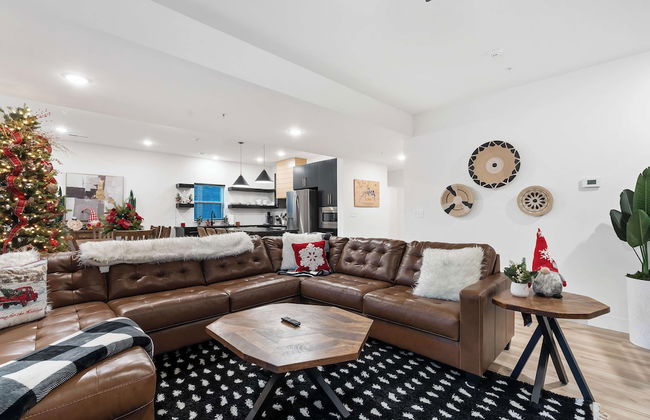 Rocky Shores Retreat - Indoor Pool Open - Photo 17