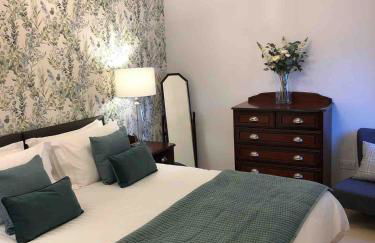 2 bedroom Townhouse within Grade C listed Ladysbridge House 2 night minimum stay - Foto 14