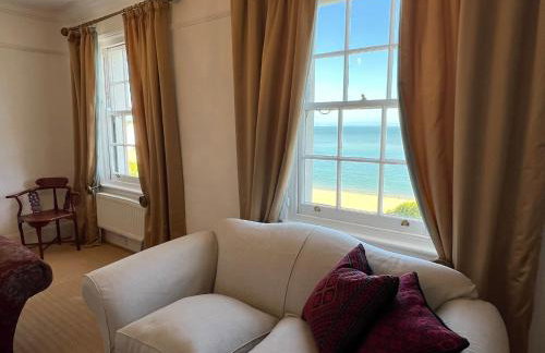 Broadstairs Beach Holiday Apartments, opposite Kingsgate Bay with a parking space - Photo 9