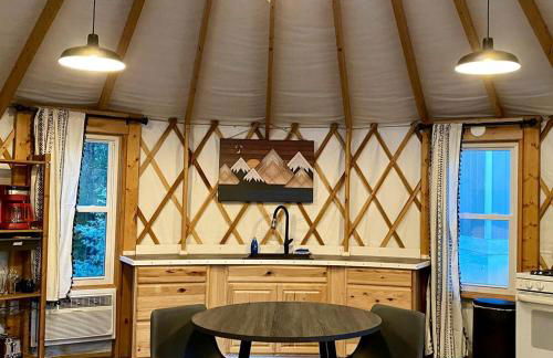 Mill Spring Glamping Yurt near Asheville, North Carolina - Foto 2