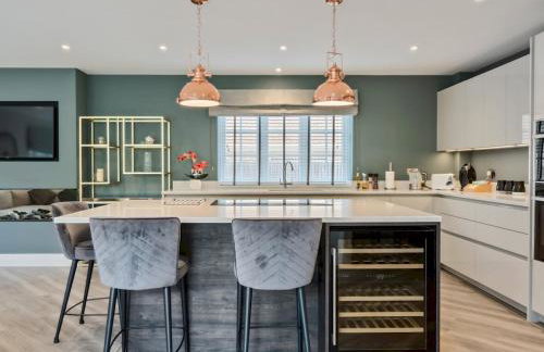 Large Comfortable & Private Home in Fetcham - Pass the Keys - Foto 8