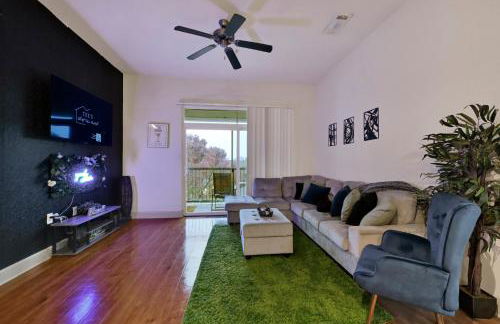 Central Houston Stay - Walk to NRG Stadium, Relax by the Pool, and More! - Foto 3