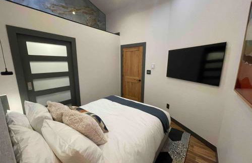 Blue Owl - Tree House Views! Couples Getaway! - Foto 16