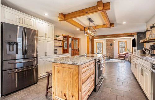 The Hopkins Hideaway - 40 Acres with trails, Arcades, Hot Tub, Fire Pit - Foto 4