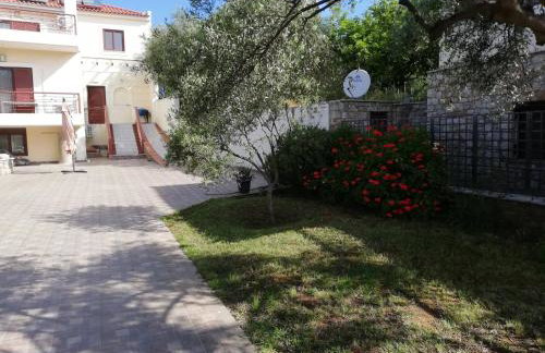 Avia, house with privillaged view, 100 meters from the sea - Photo 4