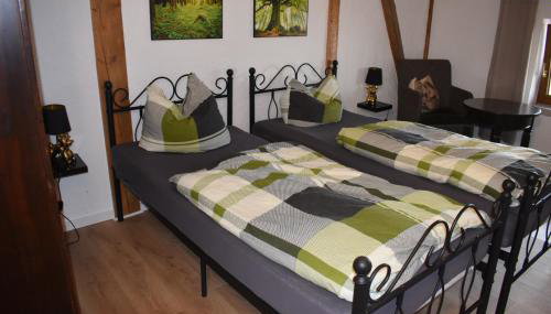 Neu renoviert: 11 Zimmer mit großer Wohnküche, mitten in der Natur - Foto 5