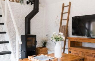 Cosy Cotswolds Farm Stay with Log Burner - Peaceful Winter Retreat - The Dairy - Foto 29