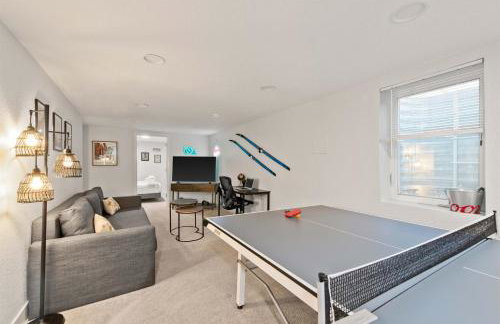 Spacious Retreat Patio, Games, and Quick to DEN - Foto 6