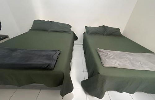 Próx. ao shopping, para 10 pessoas, ar condicionado e garagem APT B - Foto 14