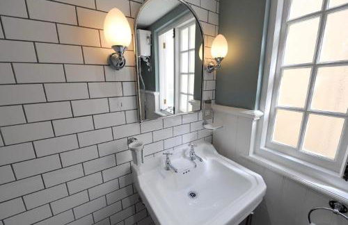 Little Monmouth 4 bedroom cottage, Old town Lyme Regis, dog friendly and parking - Photo 39