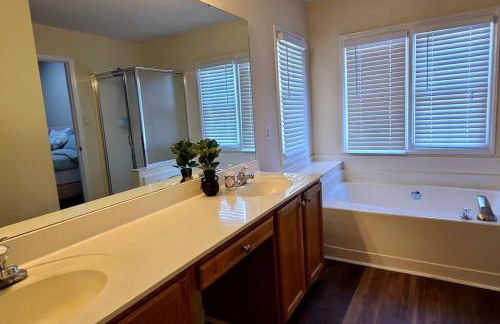 Sweet Home in the heart of Cary Close to NCSU UNC DUKE - Foto 52