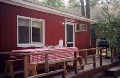 Dog-Friendly Lakeside Cabin Rental with Private Beach in Brownfield, Maine - Foto 4