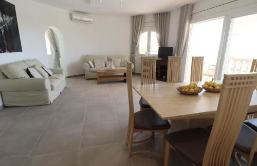 Disfruta de esta casa con fantásticas vistas, piscina y jardín privado situada en Can Isaac, Palau Saverdera, Costa Brava - ES-366-6 - Foto 20