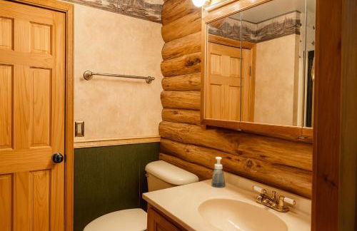 Crabapple-Secluded cabin with pond creek access, hot tube, fire pit in Blue Ridge - Photo 21