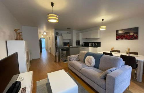 Appartement 2 pièces 57m2 Terrasse sur cour Proche Paris Porte Maillot - Foto 1