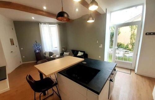 Classé 4 étoiles - Cybèle - Centre ville 2 Chambres, cour privative et Garage - Foto 3