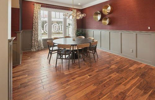 Luxury 5 BR 4 Bath, Hot Tub, Outdoor Kitchen, Across Street from Kyle Field! - Foto 15