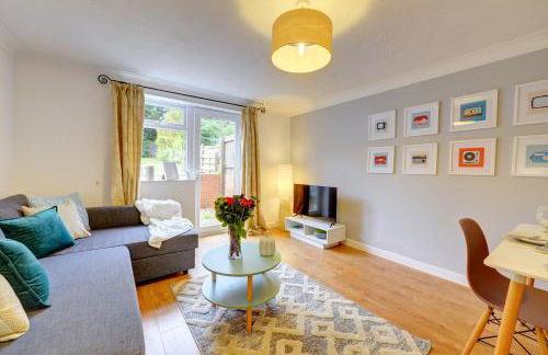 Modern 2 Bed House Sleeps 6 Southam Town Centre - Inspire Homes Ltd - Foto 1