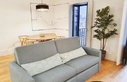 Great Flat & View in Historic Porto by LovelyStay - Photo 2