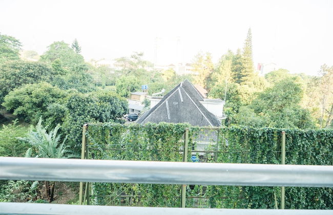 Luxurious 1BR At Dago Suites Apartment - Foto 30