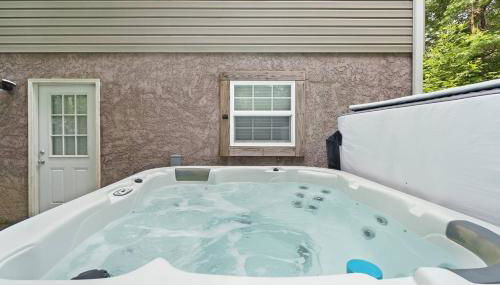 Blue Ridge Bungalow with Hot Tub - Photo 2