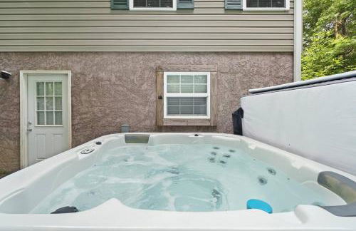 Blue Ridge Bungalow with Hot Tub - Foto 2