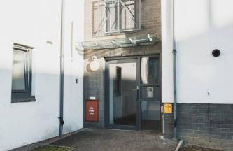 Top-Floor 2-Bed Near Braehead - Foto 16