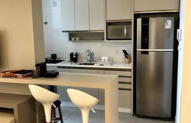 Apto Elegante com Localização Privilegiada e Rooftop incrível - Foto 6