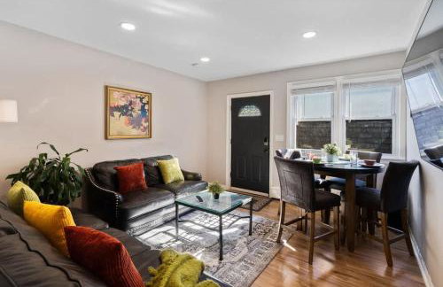 3BR Home 2 Baths Bonus Room, Minutes to NYC - Photo 4