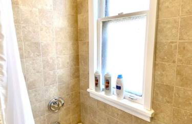 Walk to Wrigley 3BR1BA Sleeps 8 Free Parking - Foto 29