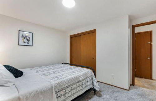 3 Bed 2 Bath Home w 2 Car Garage & Fitness Room - Foto 27