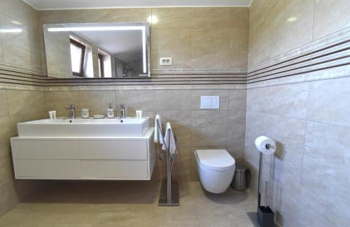 Villa Muskatel KRK -with heated covered pool - Photo 42